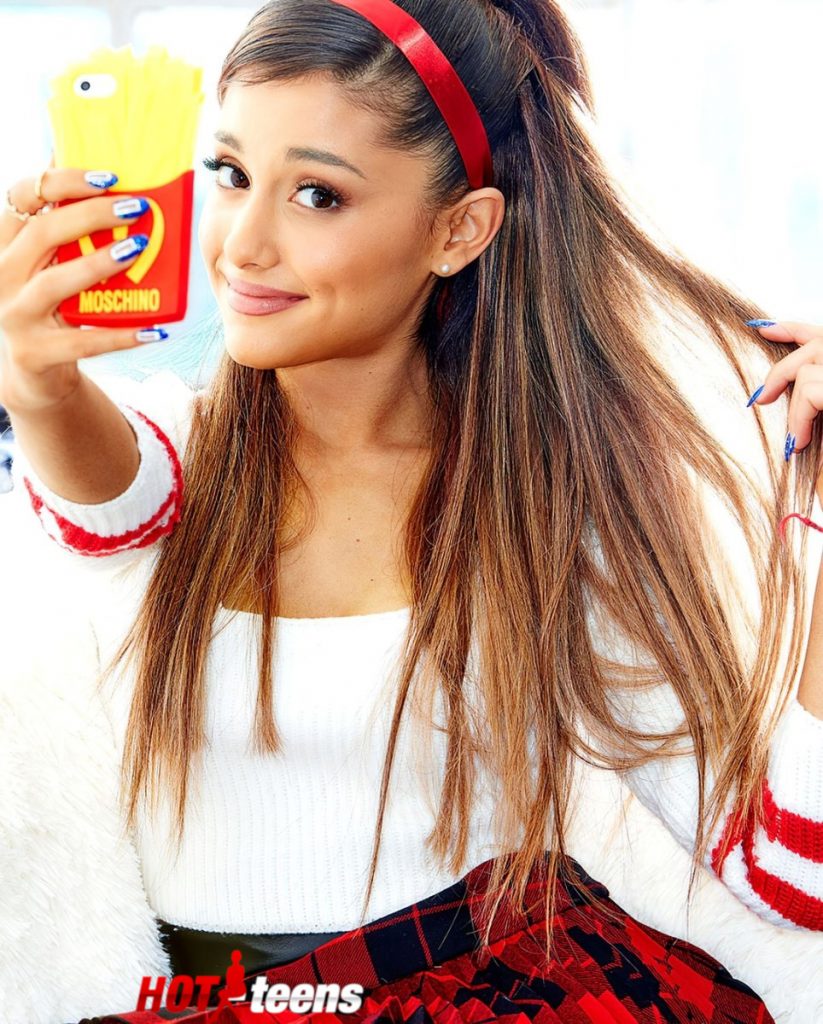 Ariana Grande selfie natural beauty
