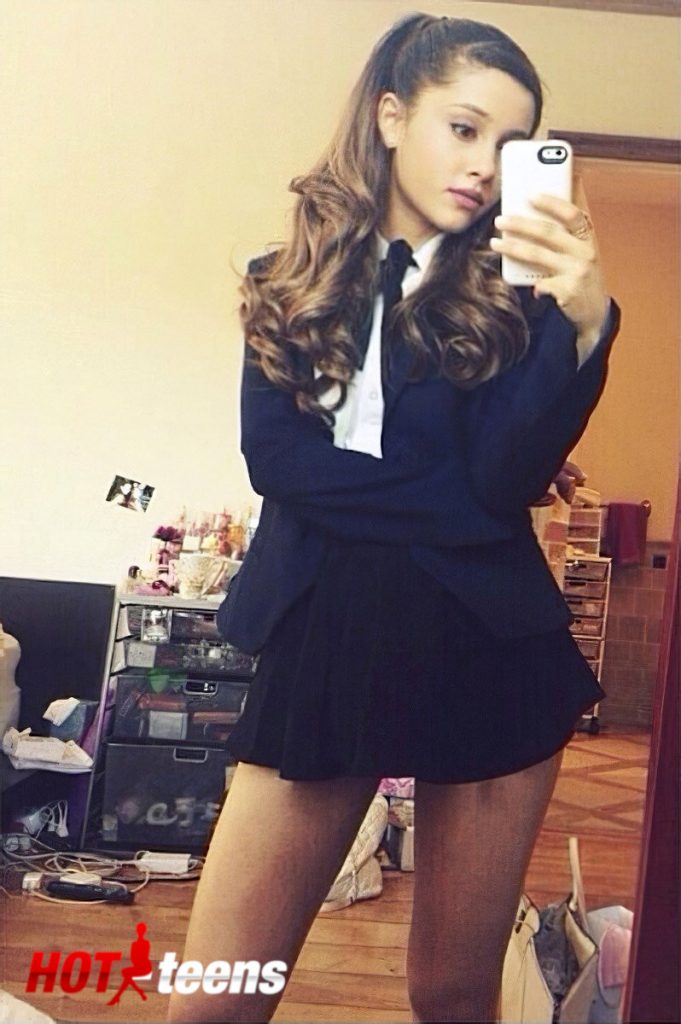 Ariana Grande collegegirl schooluniform