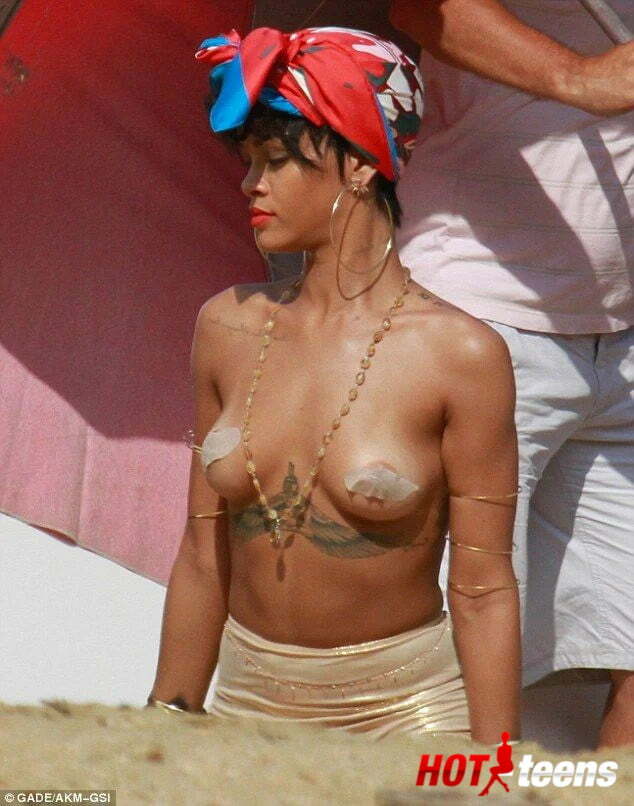Naked rihanna hot Rihanna Nude