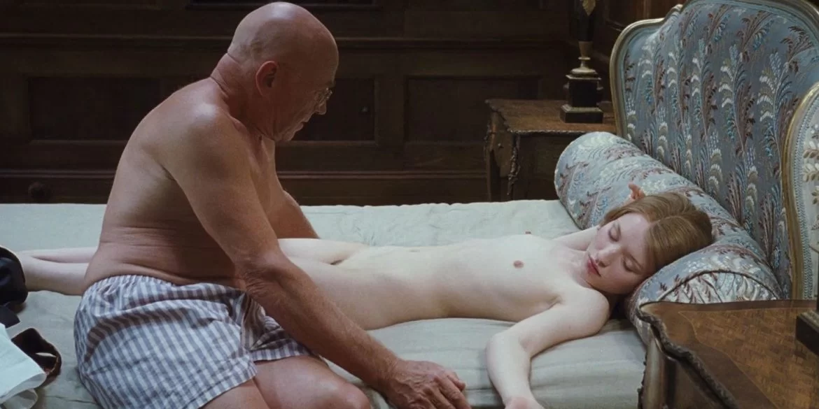 emily browning small boobs in sleaaping beauty