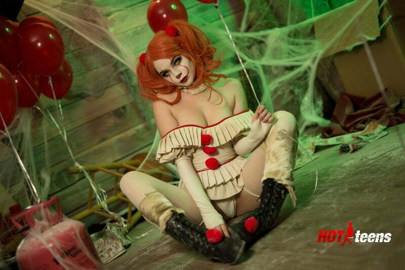 Pennywise Hot Cosplayer