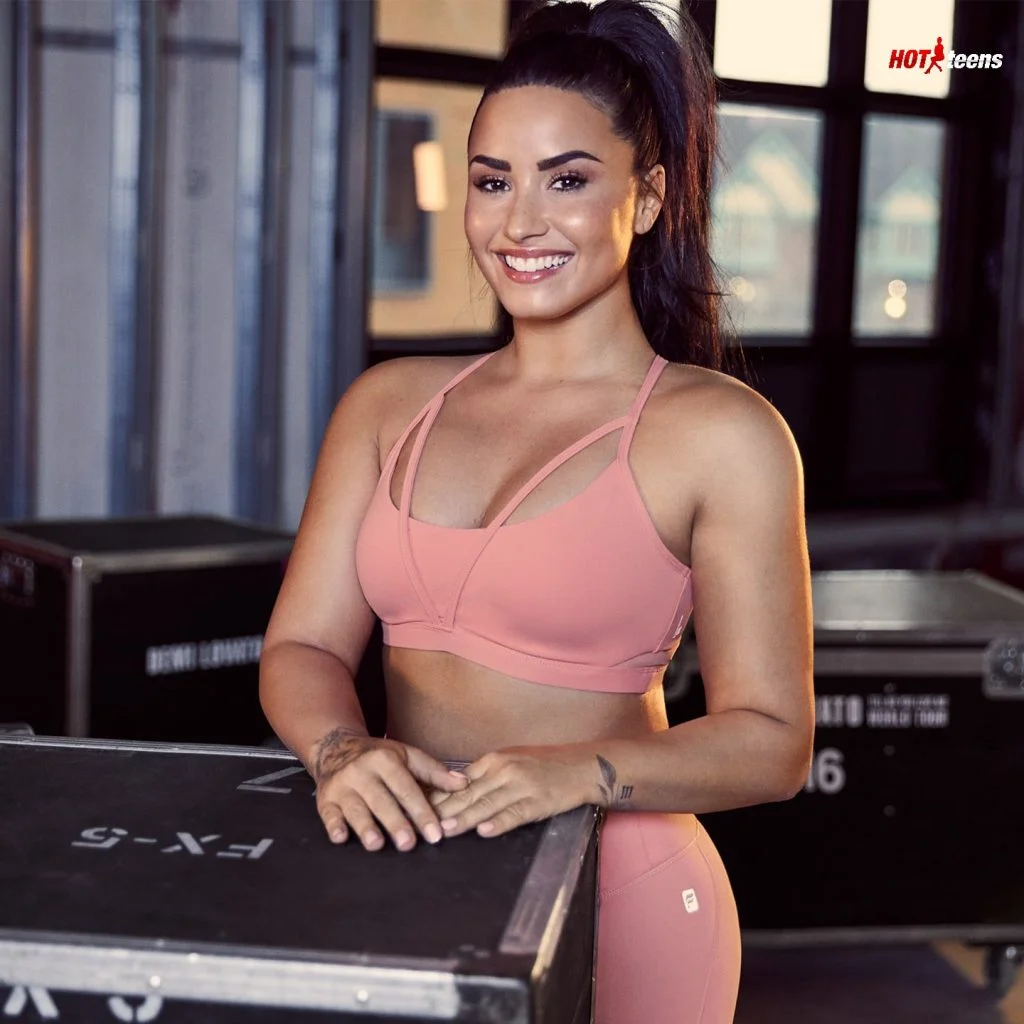 Demi Lovato in Sexy Pink Workout Cloth