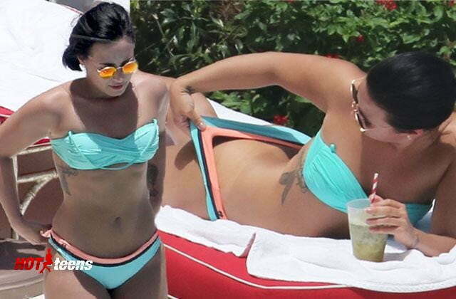 Hot American Celebrity in Mini Bikini