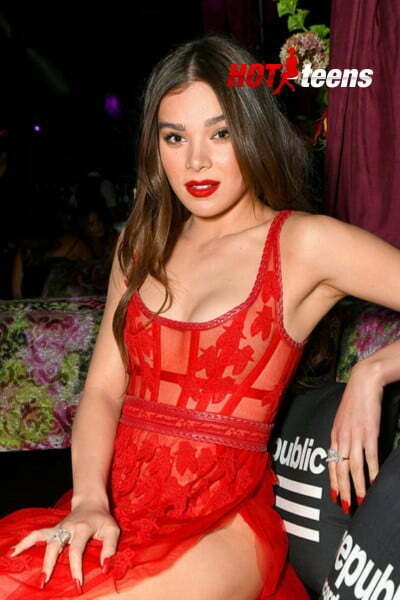 Sexy Hailee Steinfeld Nude See Throug in Red Dress