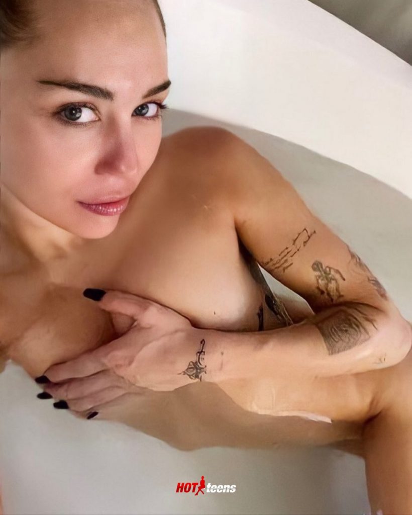Sexy Miley Cyrus Naked in Bath got Leaked