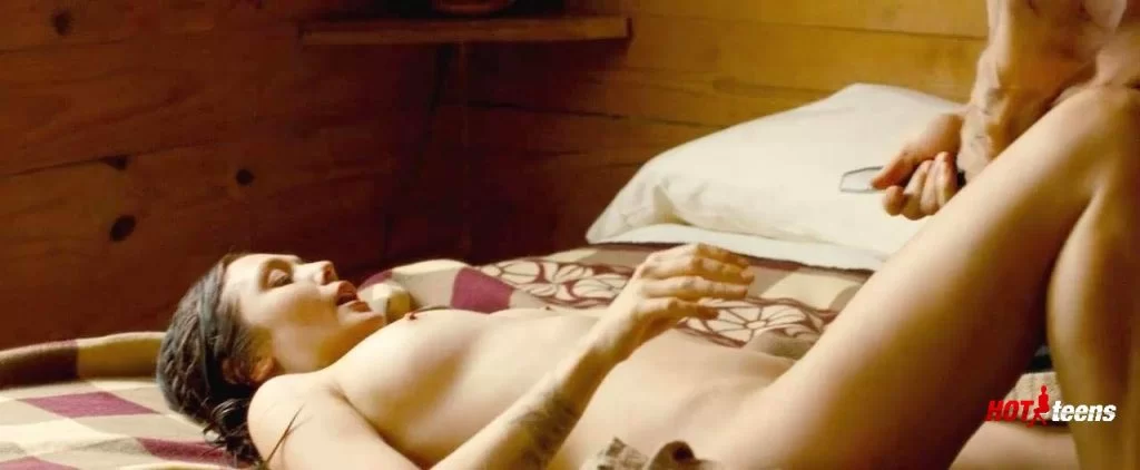 Elizabeth Olsen Nude in Oldboy movie scene3