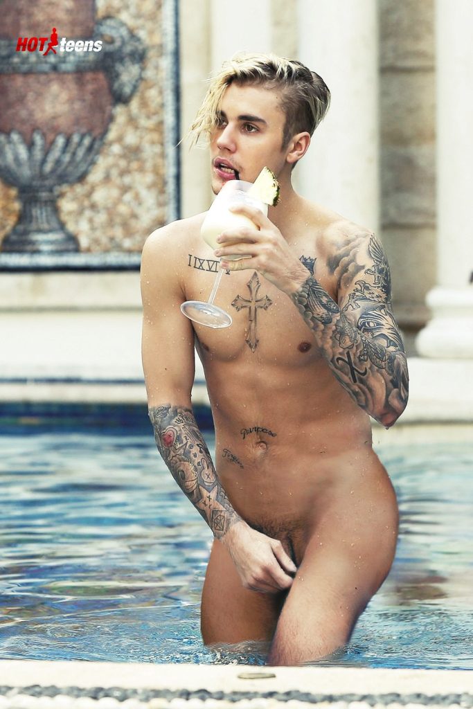 Justin Bieber Nude Picture in Swimming Pool