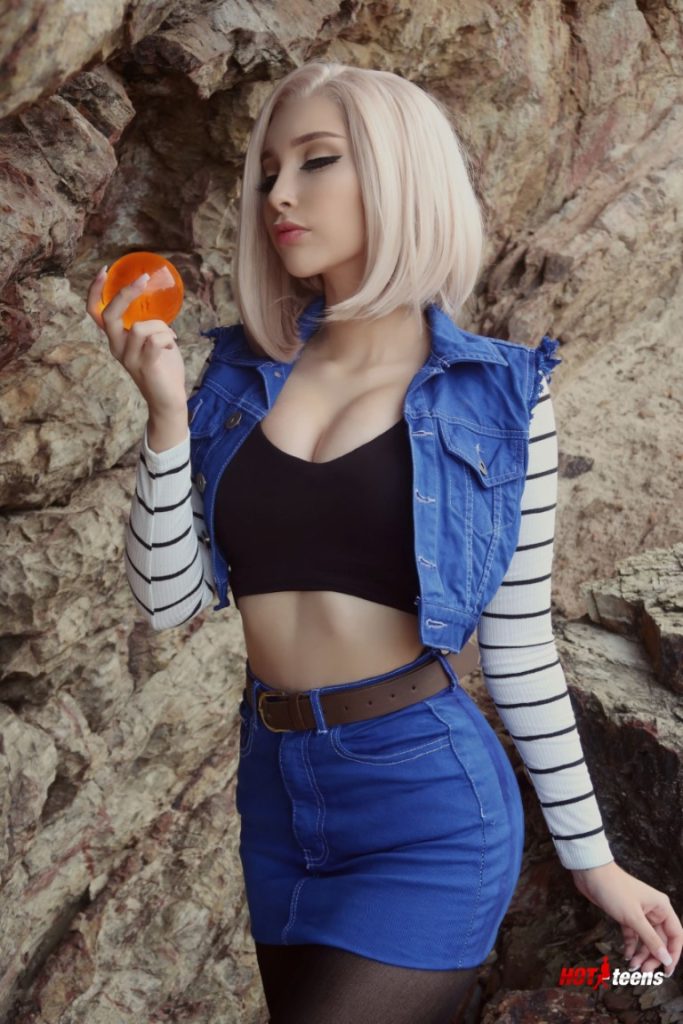 Android 18 Cosplay Babe with Dragon Ball