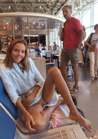 Upskirt Young Babes in Public Without Underwear