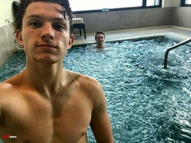 Nude selfie with bestfriend in swimming pool