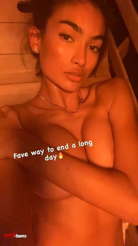 Naked selfie of Kelly Gale with huge boobs
