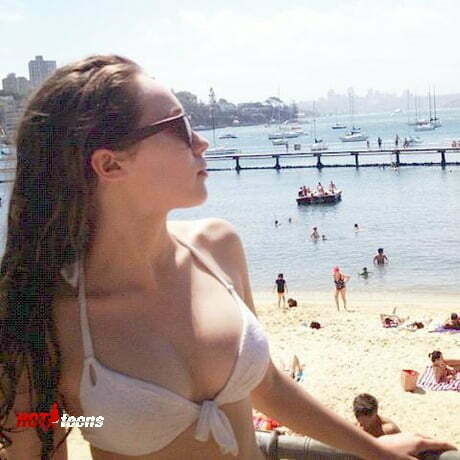 Full nude tits of Alycia Debnam Carey at the beach
