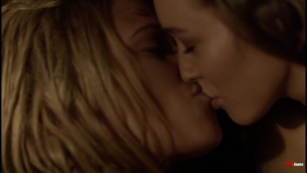 The 100 Lexa and Clarke kissing scene