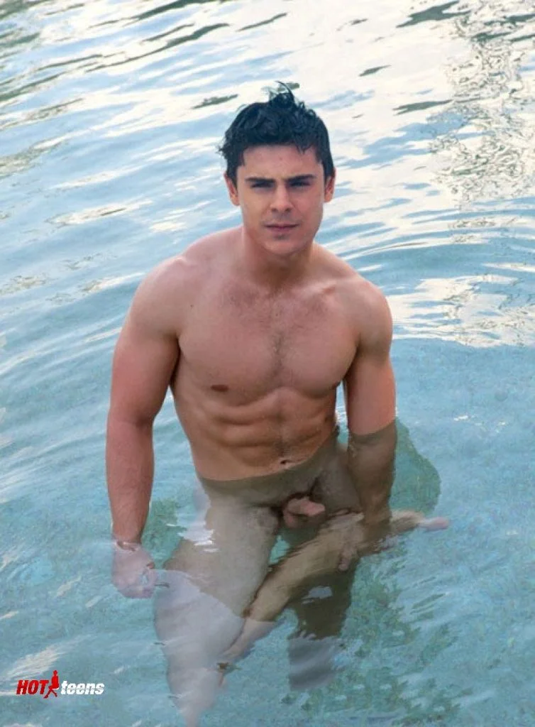 Zac Efron nude penis pic in water