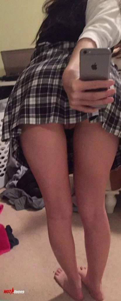 Reddit NSFW amateur slut taking butt selfies with iPhone gone wild