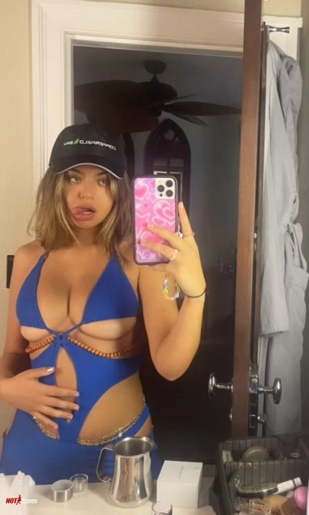 Celeb big tits selfie with iPhone 13