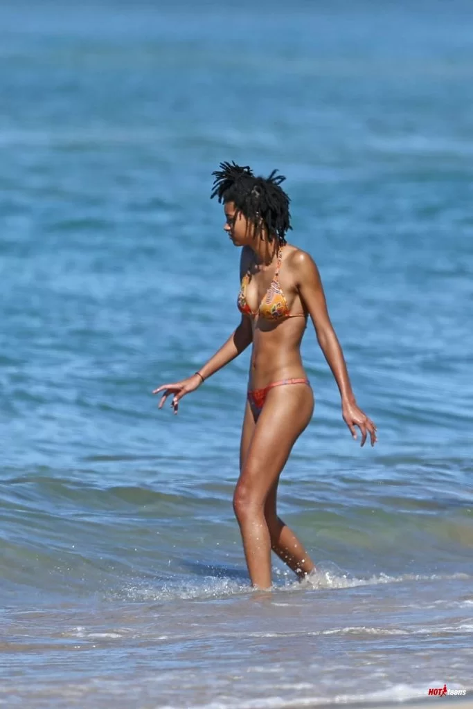 Sexy black celeb teen in bikini