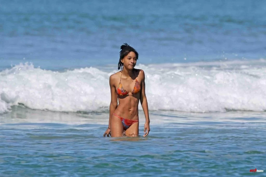 Hot daughter of Will Smith in the sea