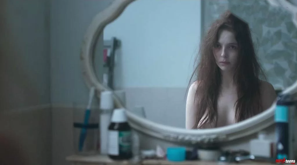Jodie Comer naked as Ivy Moxam in the movie Thirteen