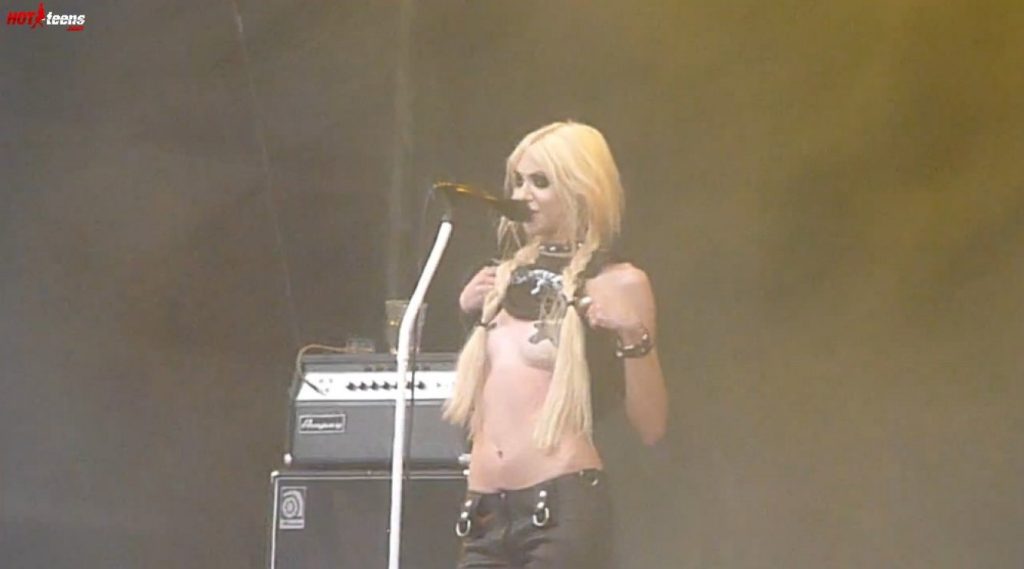 Female singer flashing boobs on stage