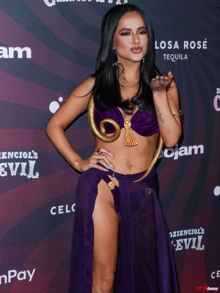 Sexy Mexican celeb in tiny purple dress