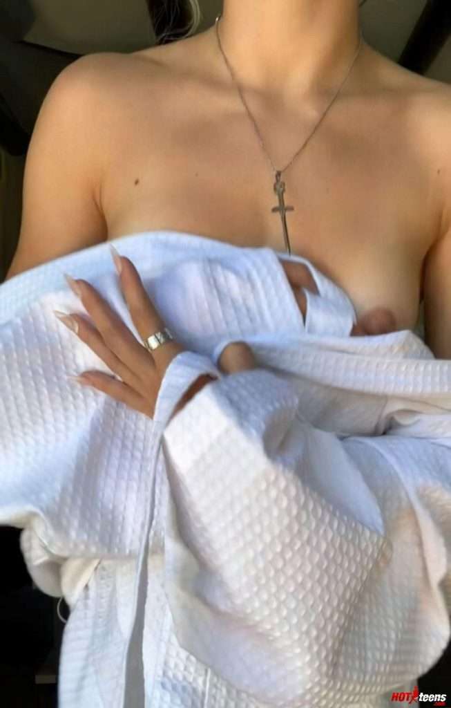 Charly Jordan accidental nipple flash