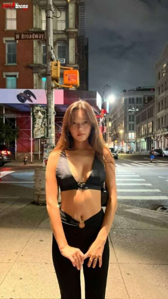 Chinese teen model in New York