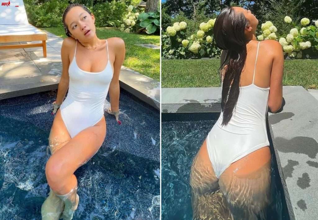 Sexy Chinese ass in swimsuit