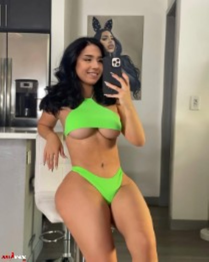 Pokimane bikini nude pics leaked from her mobile