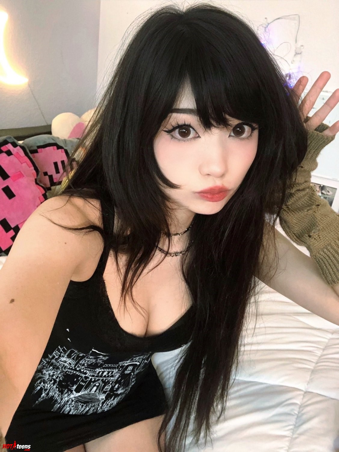 Explore Emiru's Most Intimate Moments in Stunning Nude Pics