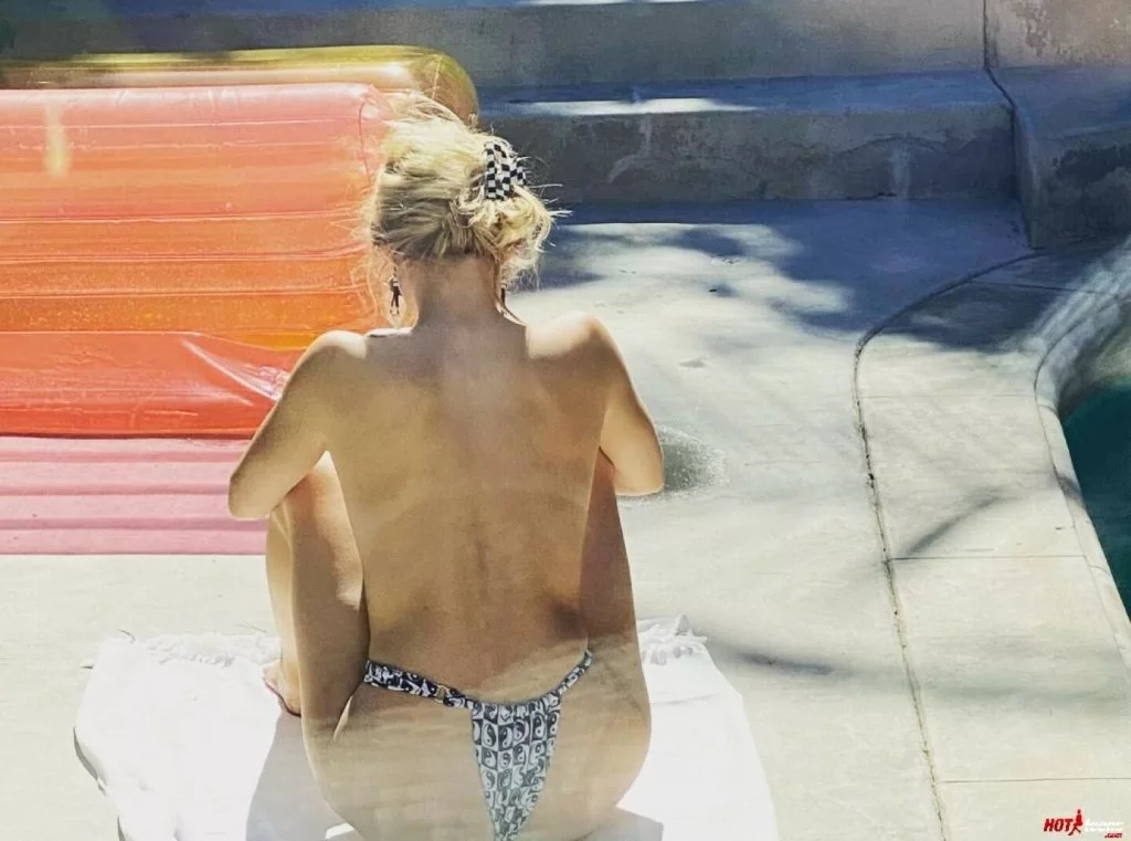 Willow Shields topless from behind