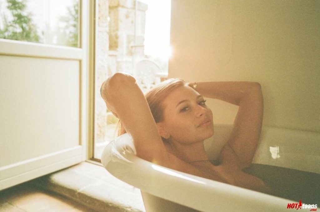 Aly Michalka bathtub nudes got leaked